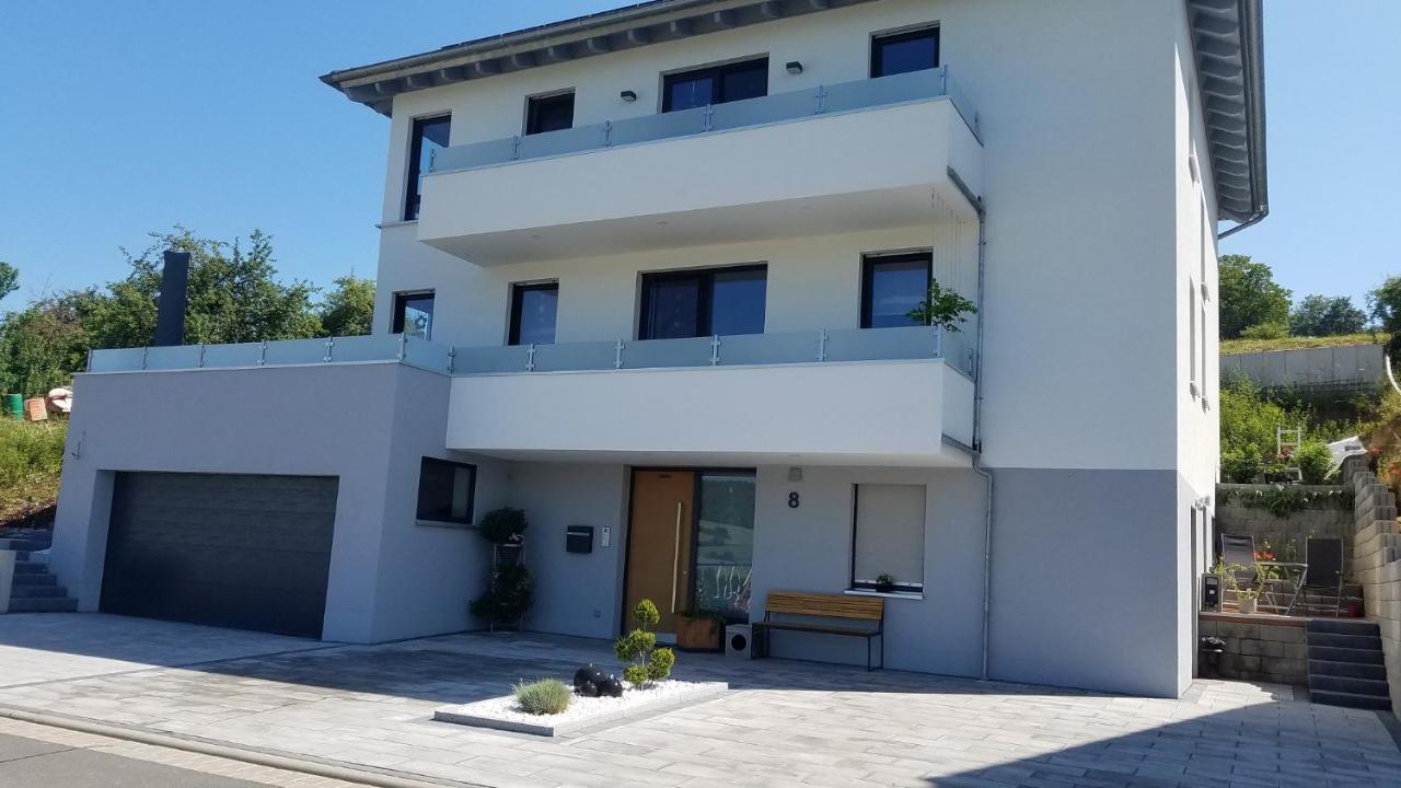 Ferienwohnung Am Blumenberg Бад Мергентхайм Екстериор снимка