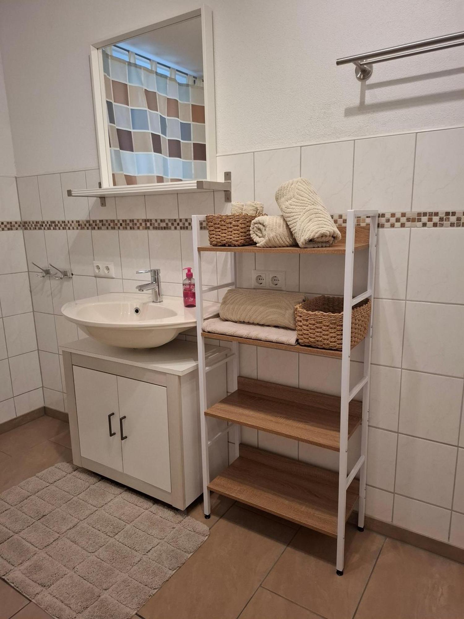 Ferienwohnung Am Blumenberg Бад Мергентхайм Екстериор снимка