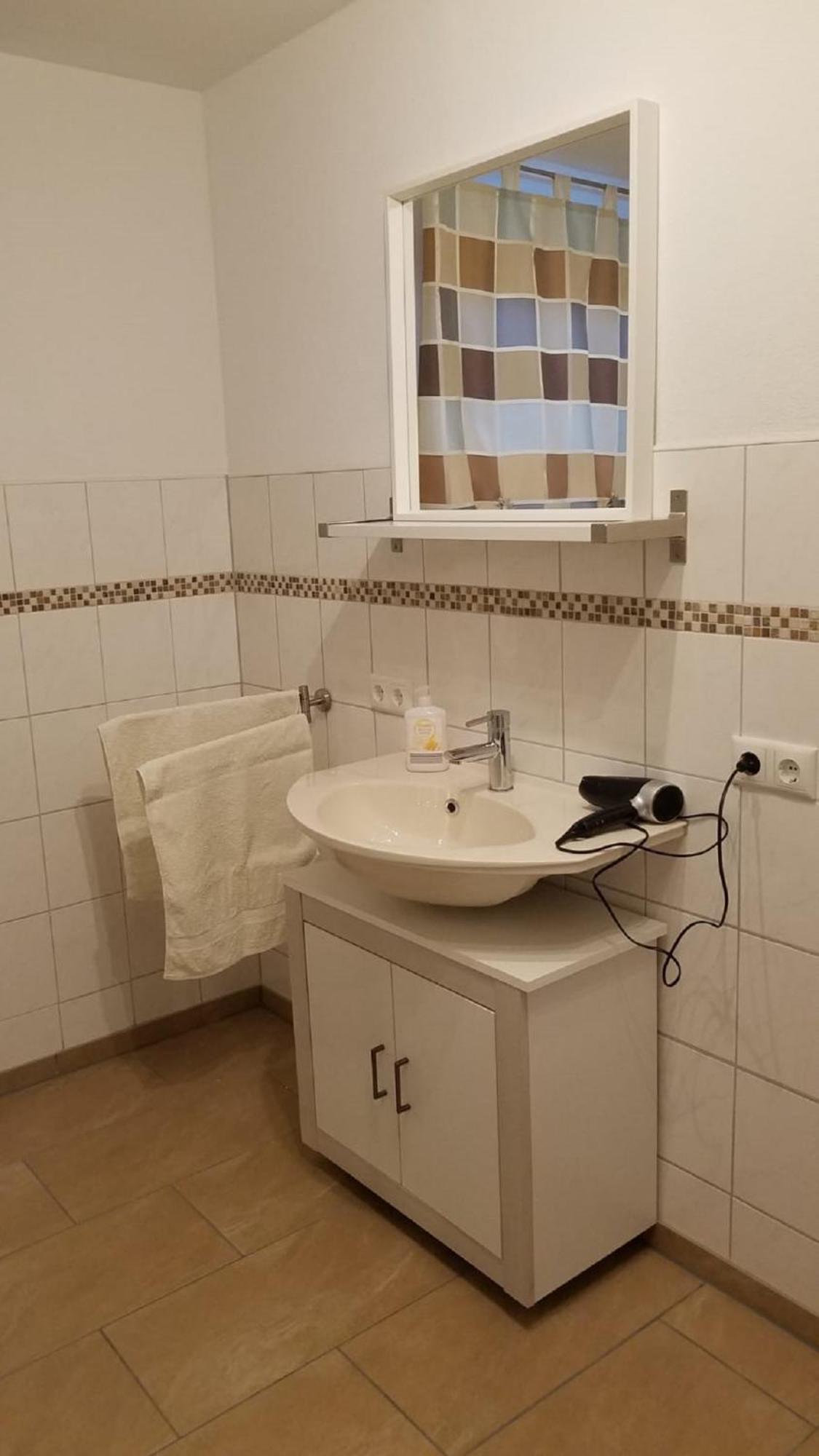 Ferienwohnung Am Blumenberg Бад Мергентхайм Екстериор снимка